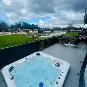  Lodge Belle Vue With Hot Tub United Kingdom